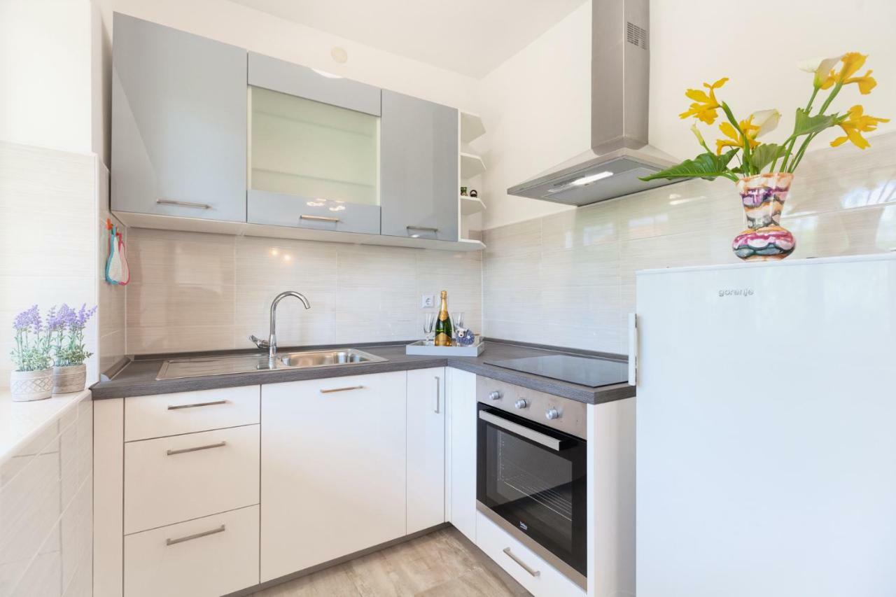 Apartment Ema Premantura Buitenkant foto