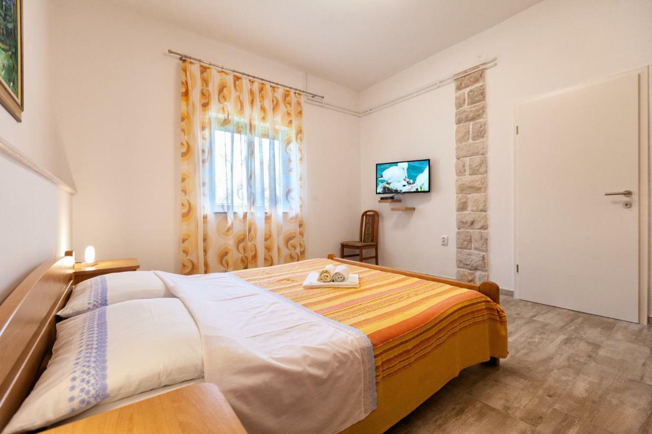 Apartment Ema Premantura Buitenkant foto